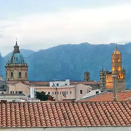 Mit Herrlichem Blick Auf Kathedrale * Palermo