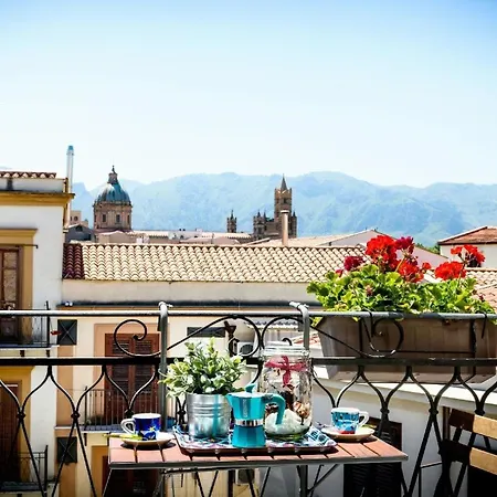 Mit Herrlichem Blick Auf Kathedrale * Palermo