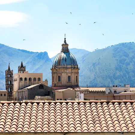 Mit Herrlichem Blick Auf Kathedrale Palermo